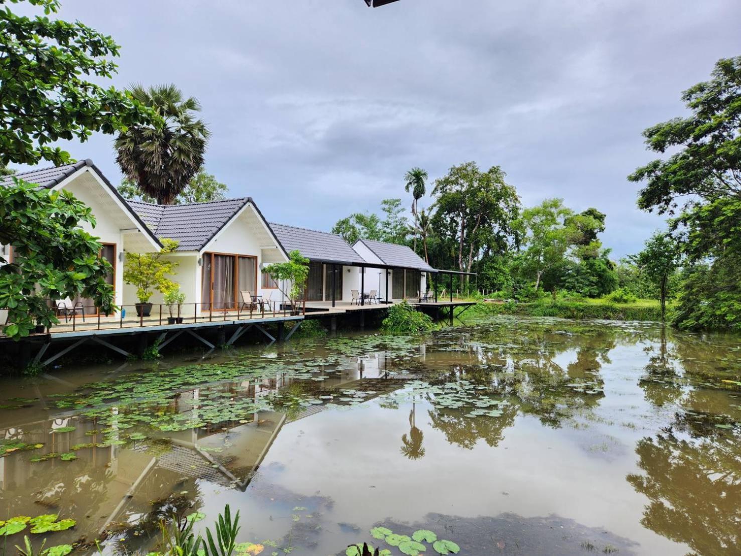 The Duck Cafe And Resort Trat Eksteriør billede